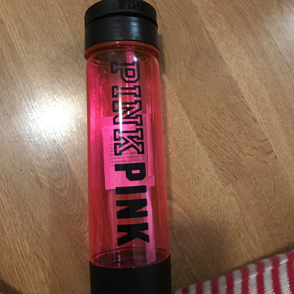 NWT VS PINK WATER BOTTLE